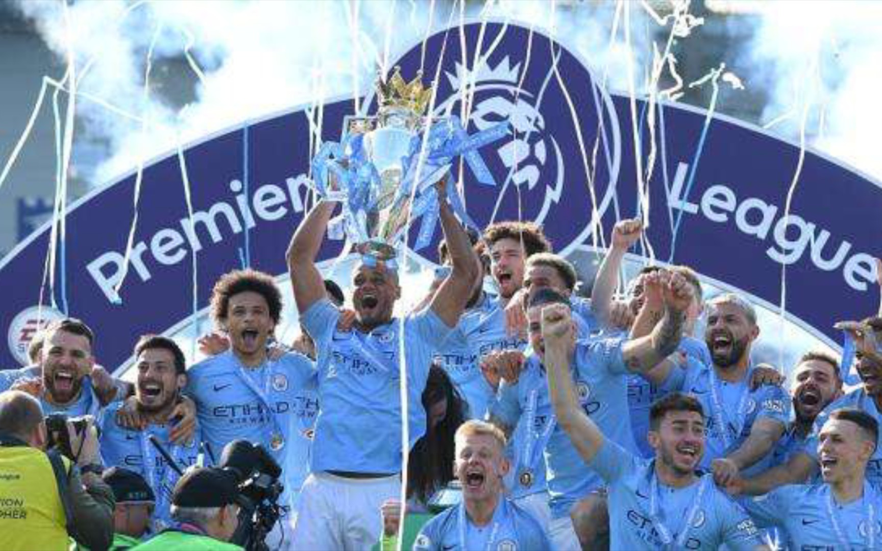 众的注视下 众的注视下